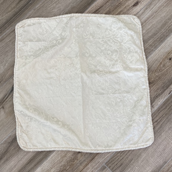 Euro shams pair of two. Satin cream - Picture 5 of 8